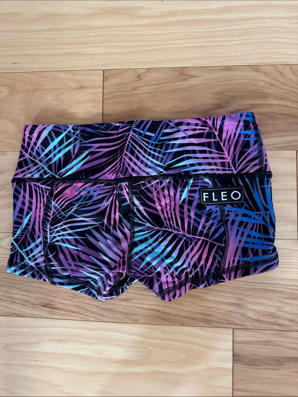 Fleo Palm-Leaf Athletic Hot Shorts in Purple & Blue Sz S